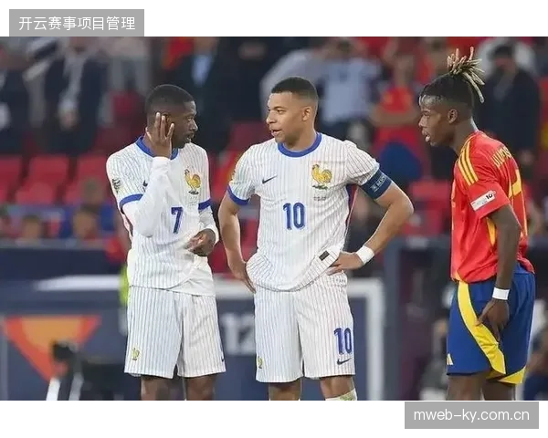 法国队需优化姆巴佩与登贝莱在前场的球权分配问题